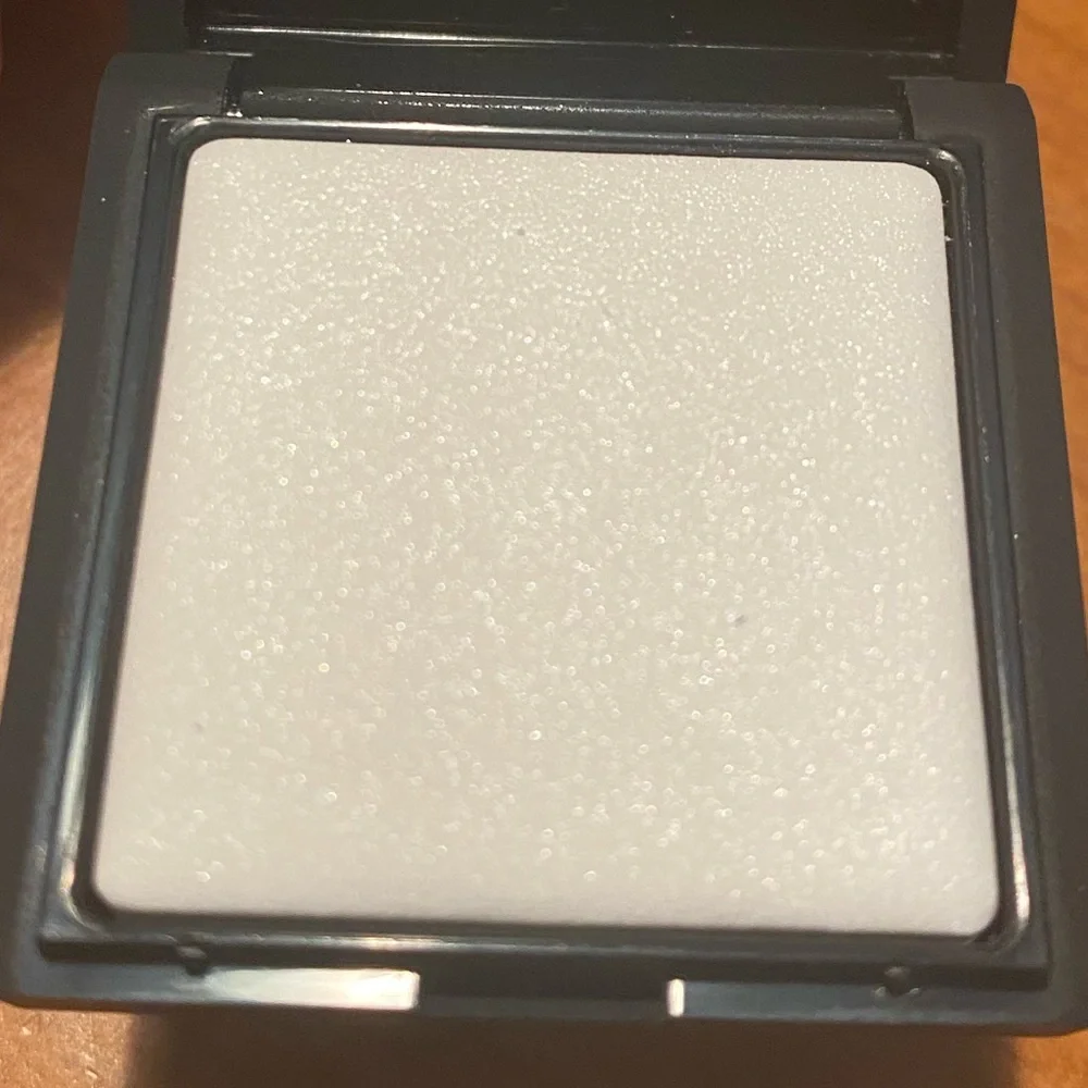 NARS Light Reflecting Setting Powder - Pressed